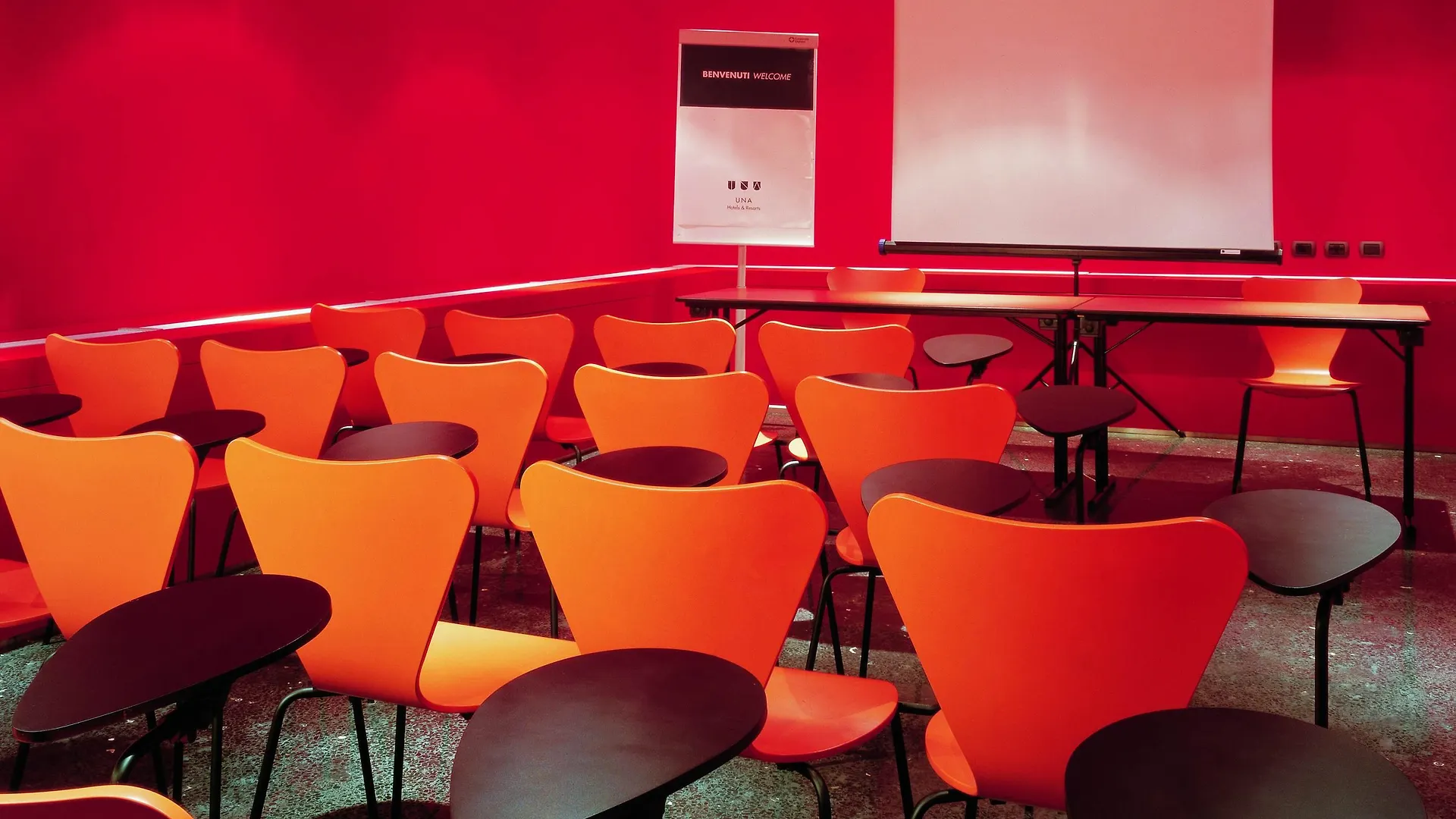 Una Hotels Bologna Centro 4*,